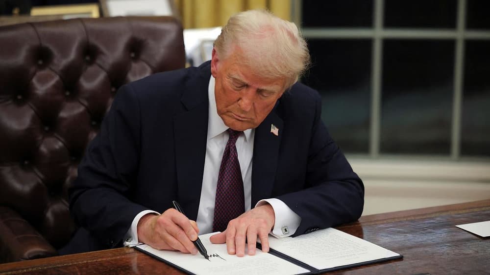 Trump cracks down on English-proficiency among truck drivers in new executive order